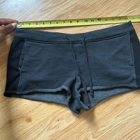 Fabletics Booty Shorts - size M/L - Picture 9 of 10